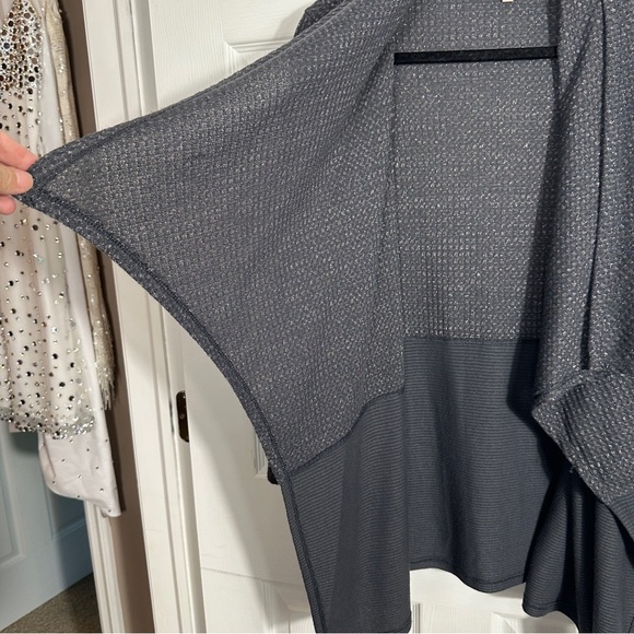 Juicy Couture size XL open front waterfall cardigan, gray/metallic, stretch - Picture 8 of 11